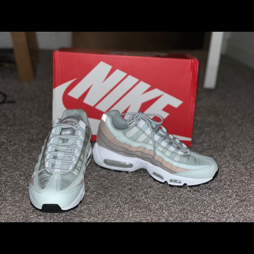 Women’s Nike Air Maxes 95